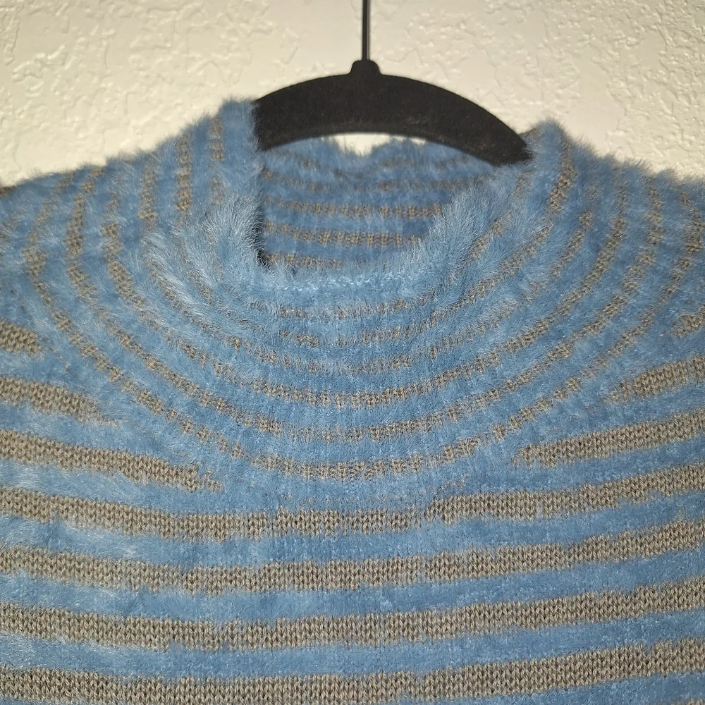 Chicos Zenergy Mock Neck Fuzzy Stripe Blue Gray Sweater. Size 3/ XL - Picture 5 of 9
